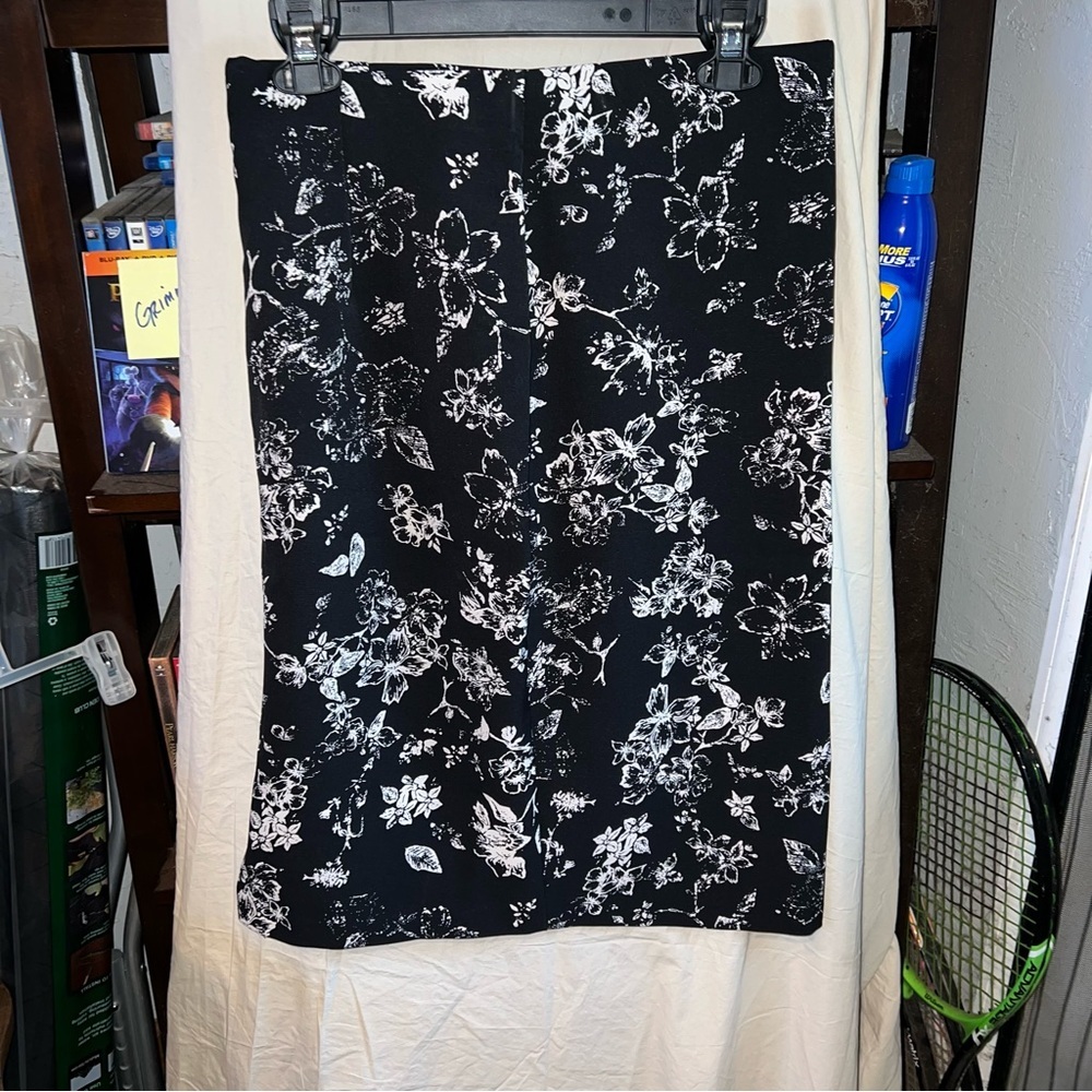 Philosophy Black & White Flower Pencil Skirt
